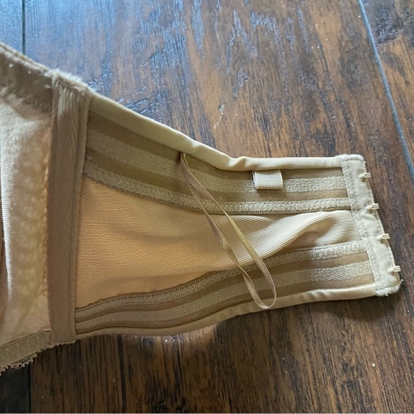 Lilyette Nude Strapless Bra Size 38DD - Picture 8 of 10